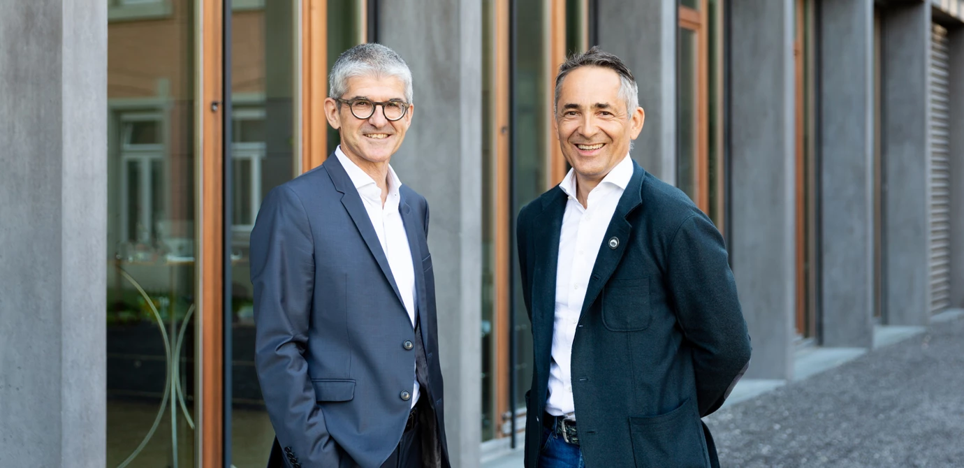 Blicken auf ein erfolgreiches Jahr zurück: Ernst Thurnher (l) und Hubert Rhomberg (r), Geschäftsführer der Rhomberg Gruppe.